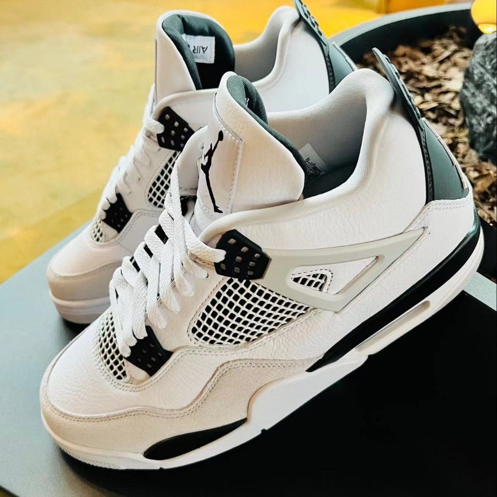 Jordan 4 White cement man